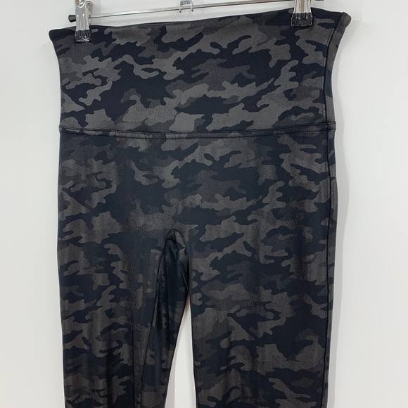 Spanx Faux Leather Camo Leggings Sz L - Picture 3 of 13